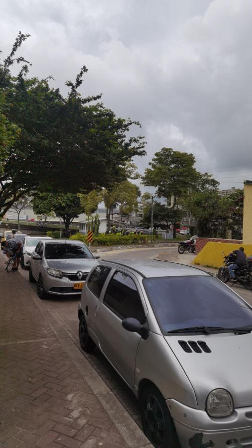 Edificio Niza80 Ibague, Acceso Digital Cerca Parque Deportivo Hotel Eksteriør billede